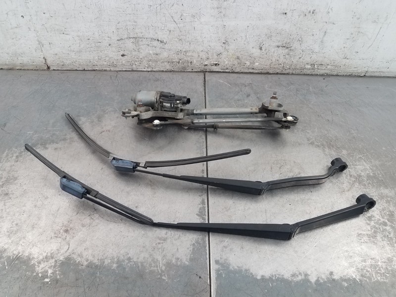 2010 Subaru WRX STi Windshield Wiper Motor / Arms #7397 E4