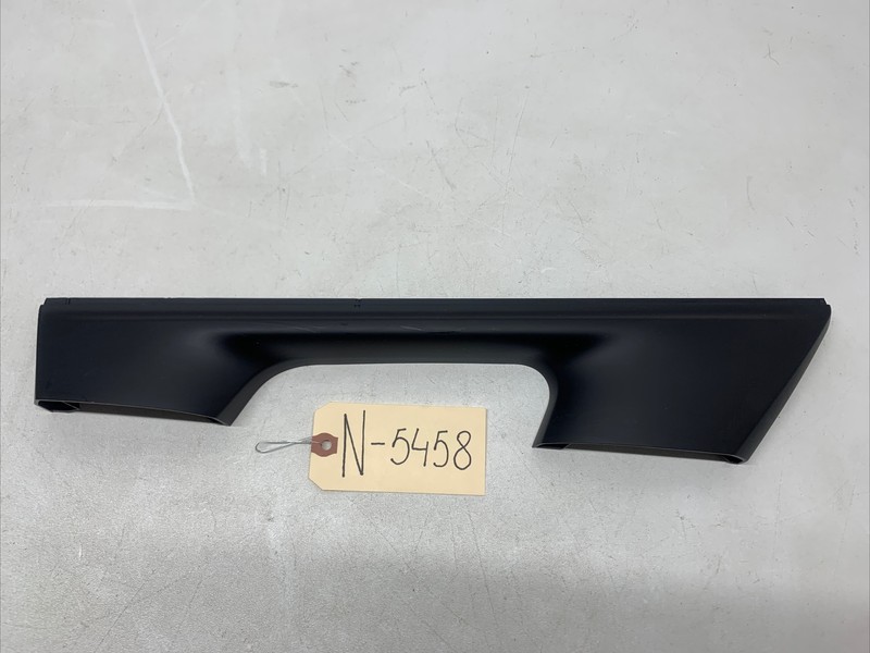 16-19 TESLA MODEL X RIGHT SEAT LEG PROTECTIVE PLASTIC COV 1100674-00-D 5458 B46