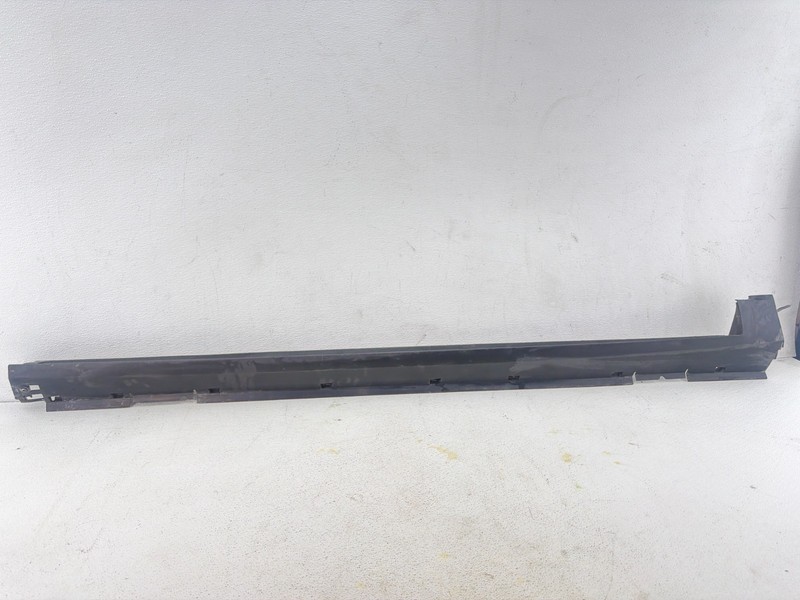 2024-2025 CHEVROLET TRAX RIGHT PASSENGER SIDE SKIRT ROCKER PANEL MOLDING OEM
