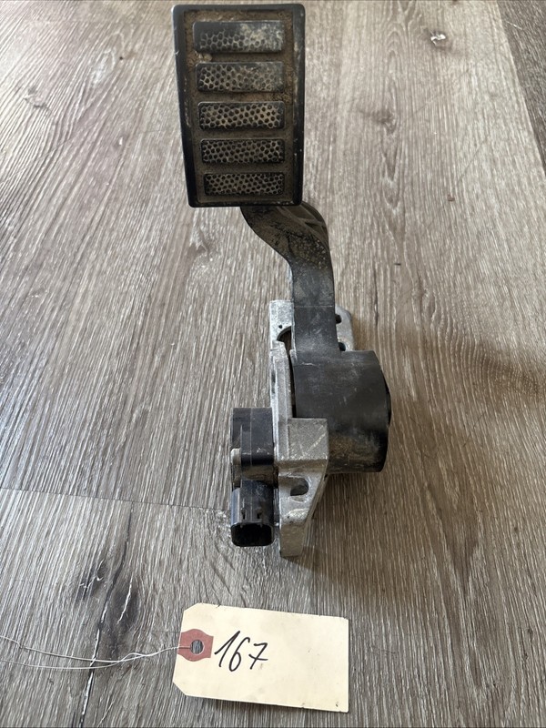 VOLVO ACCELERATOR PEDAL - P/N: 21116877