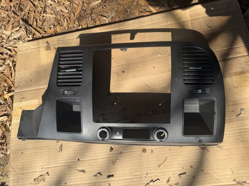 07-13 CHEVY SILVERADO 1500 CENTER DASH RADIO TRIM PANEL BEZEL 25783265