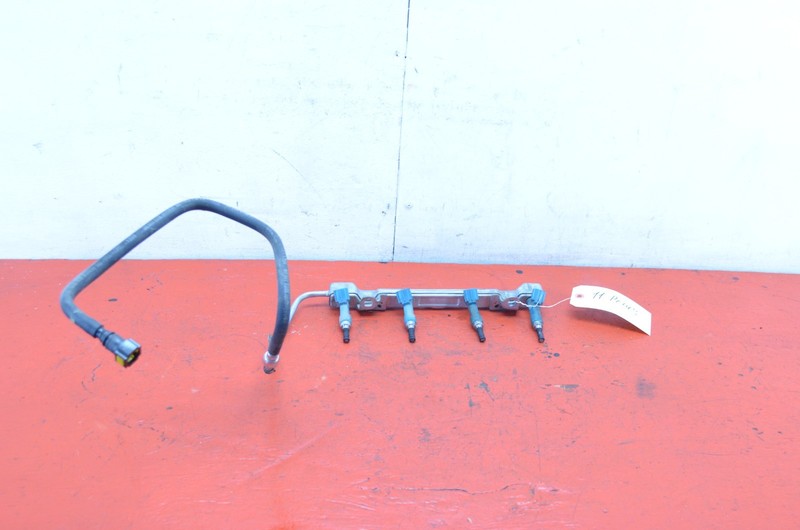 10-15 TOYOTA PRIUS 1.8L ENGINE FUEL RAIL W INJECTORS OEM