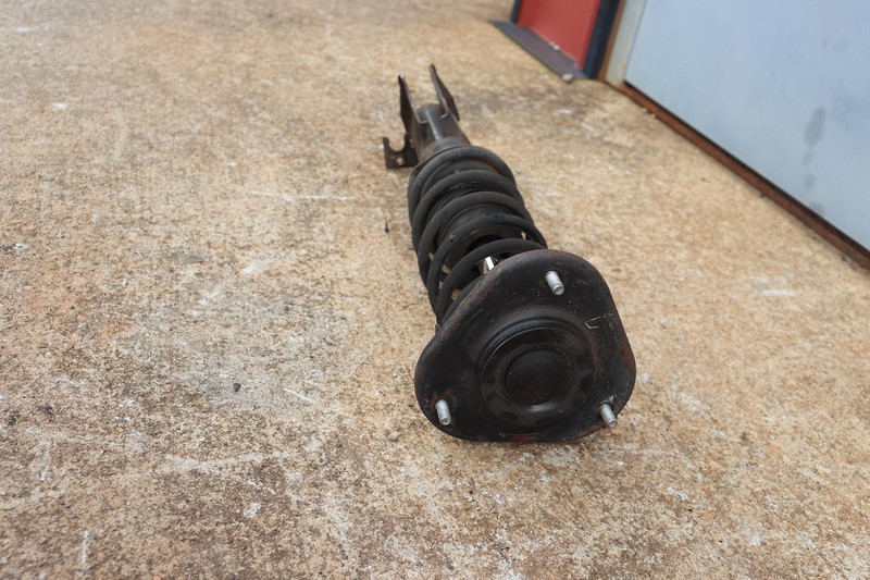 2000-2005 TOYOTA MR2 FRONT LEFT SIDE SUSPENSION AIR SHOCK STRUT ABSORBER OEM