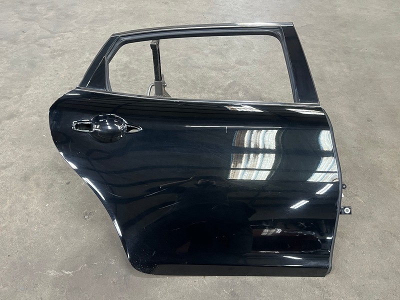 ⭐2015-2019 INFINITI Q70L REAR RIGHT DOOR PANEL COVER SHELL BAR OEM LOT2673