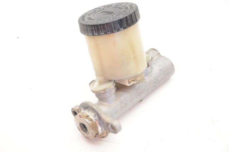 93-95 Nissan Pickup D21 King Cab Brake Master Cylinder