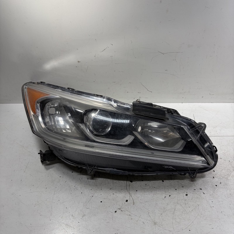 16-17 Honda Accord 4D Right Headlight Assembly Halogen 33100-T2A-A61 OEM