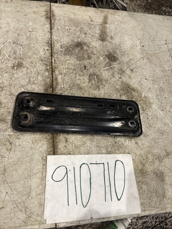 04-07 BMW 525i E60Exhaust Mount Bracket Cross Member
