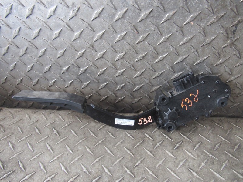 2006 SATURN VUE ACCELERATOR GAS PEDAL 3.5L 6CYL