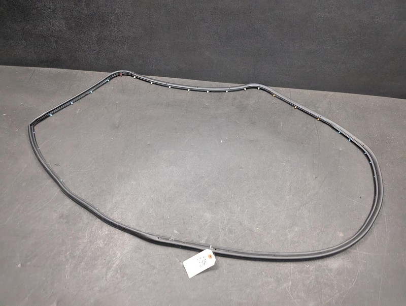 Rear Right Door Weatherstrip 2019 Jeep Cherokee 68103092AB 2014 2015 2016-2022