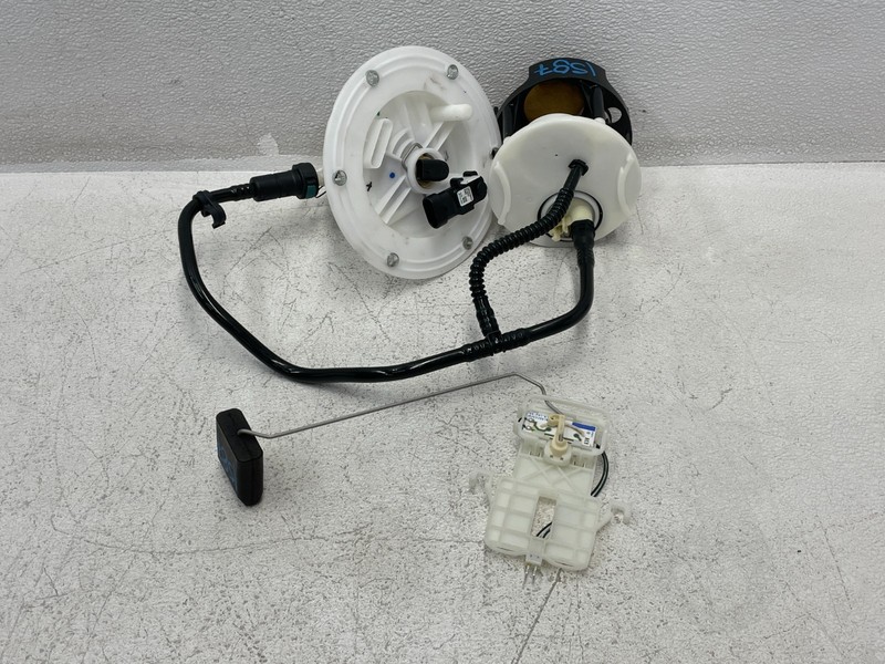 13-16 Mercedes SL550 SL400 R231 Gas Tank Fuel Pump Sending Unit 4.6L 1587 OEM