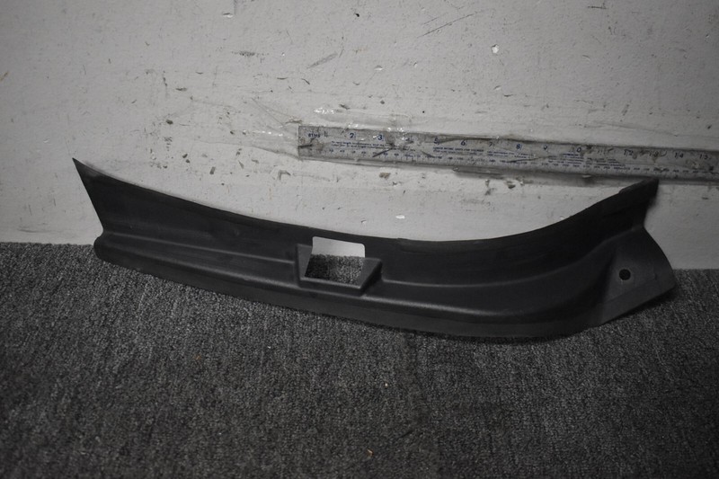2010-2016 CADILLAC SRX BASE TAIL LAMP MOLDING RIGHT SIDE FACTORY OEM