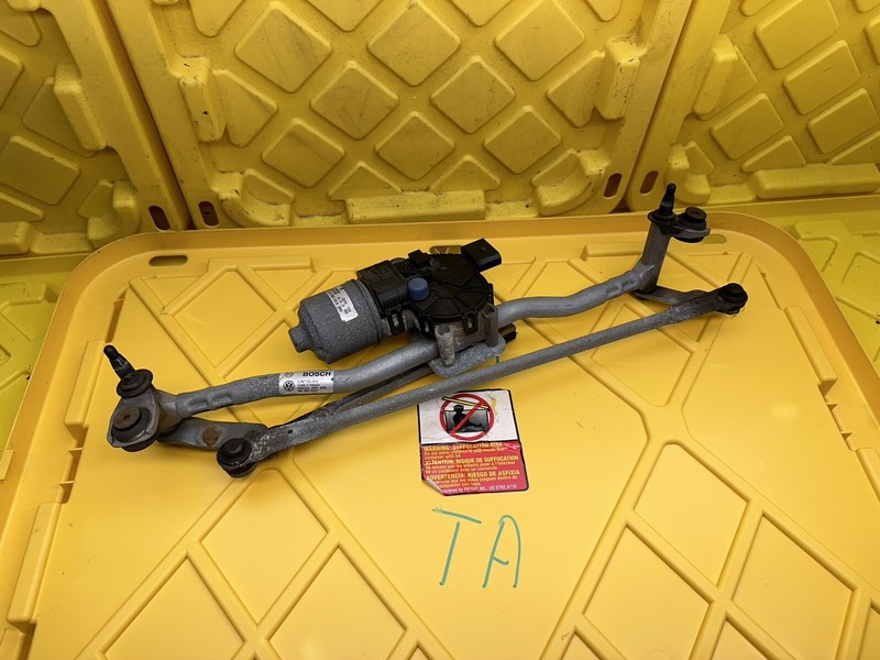 2016-2018 VW PASSAT WINDSHIELD WIPER MOTOR 561 955 119 B OEM