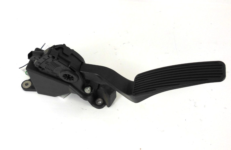 2016 16 Dodge Challenger Gas Throttle Accelerator Pedal OEM 04861714AF