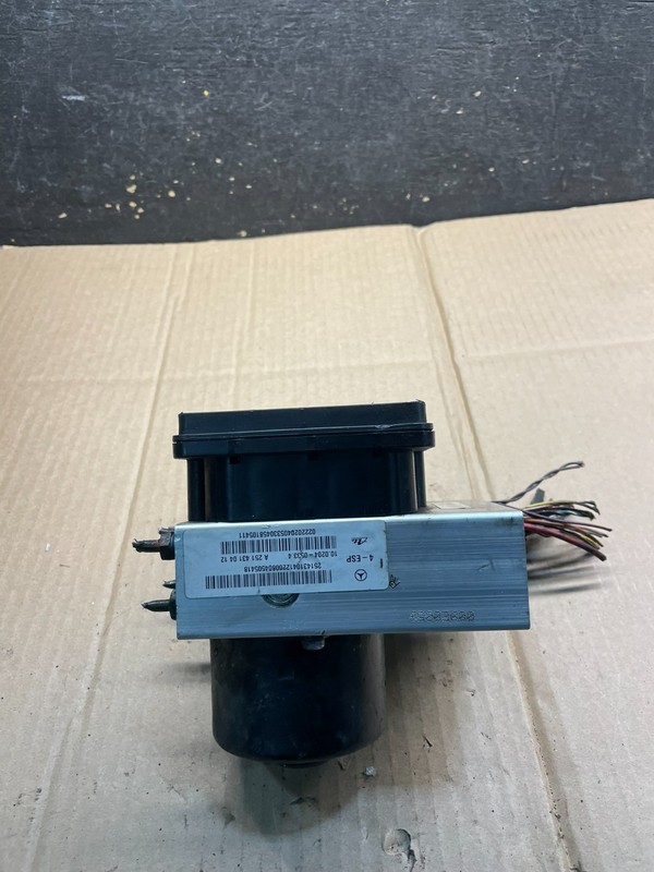 06-12 Mercedes R350,GL450,ML500 A2515452532 ABS AntiLock Brake Pump OEM X1000 DG