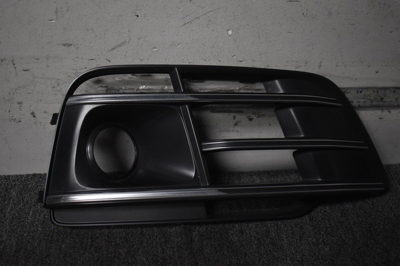 AUDI Q5 FRONT RIGHT SIDE BUMPER GRILLE FACTORY OEM
