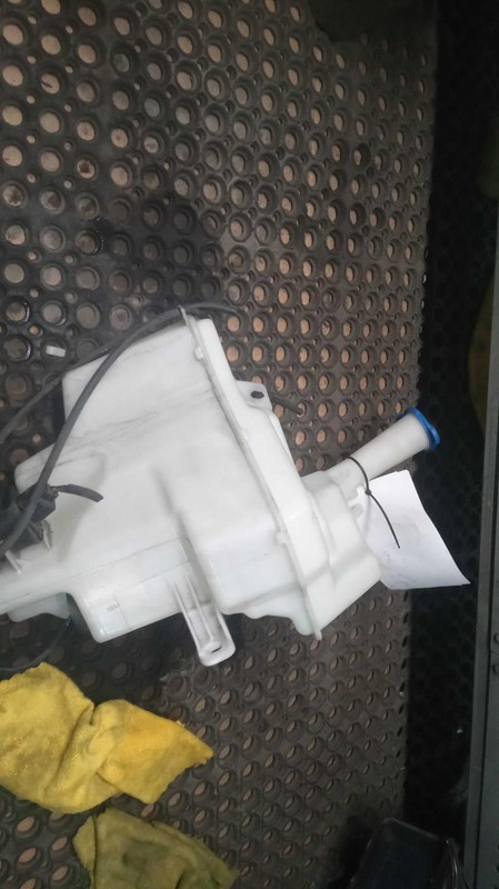 2016 Hyundai Elantra Washer Fluid Reservoir OEM Silver 98610A5010 95000mi