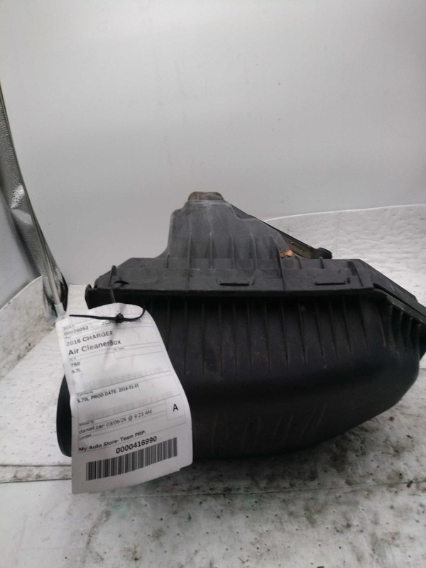 2016 Dodge Charger Air Cleaner Assembly OEM 4861843AB Black 5.7L V8 Used