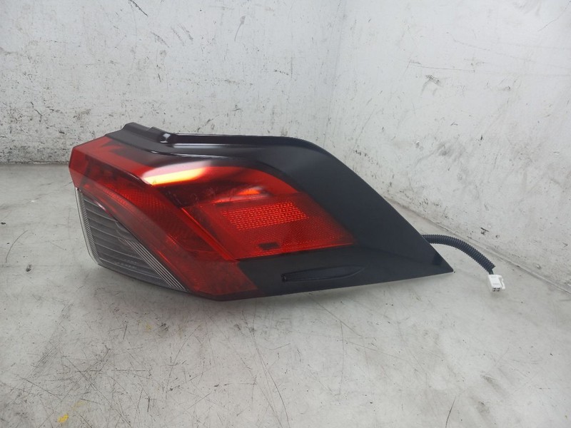 19 20 21 22 23 TOYOTA RAV 4 LE PASSENGER RIGHT TAIL LIGHT