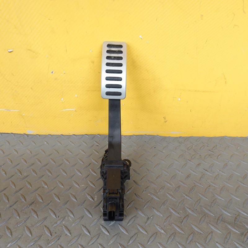 2019-2022 VOLVO XC40 ACCELERATOR GAS THROTTLE PEDAL OEM 32212364