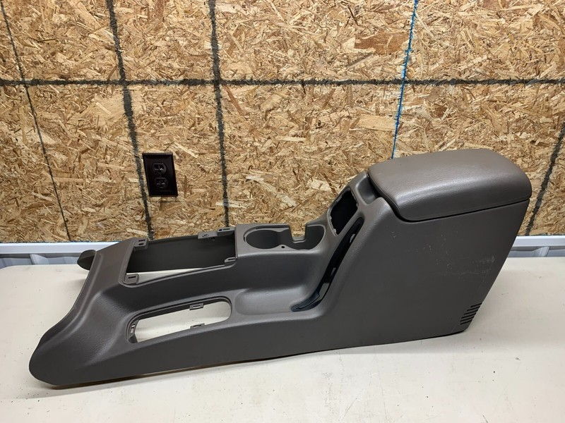 2002-2007 JEEP LIBERTY CENTER CONSOLE W/ ARMREST (NO SWITCHES) TAUPE OEM