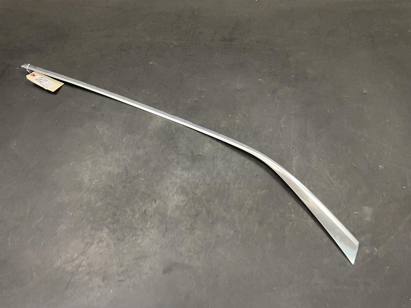 Rear Left Door Window Upper Molding 2021 Cadillac XT4 23275801 2019 2020 - 2023