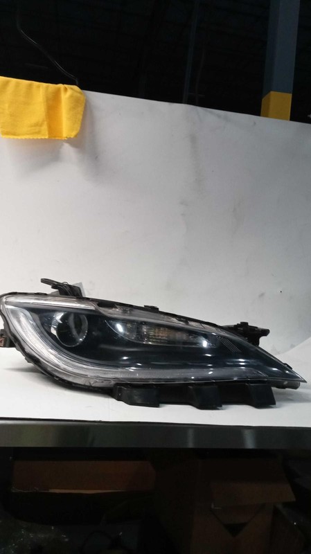 2015 Chrysler 200 Right Headlight Assembly - Silver, Used, 120K Miles
