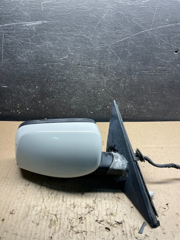 2004 - 2006 BMW 5-Series 525i 530i right Driver RH Door View Mirror V8862 DG