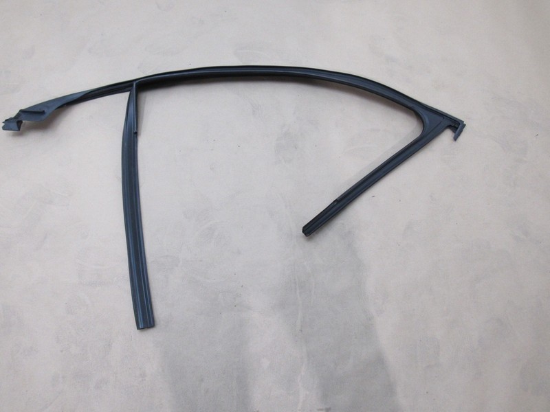 Mercedes S560 2020 W222 Front Right Door Window Weatherstrip Channel Seal 18-20;