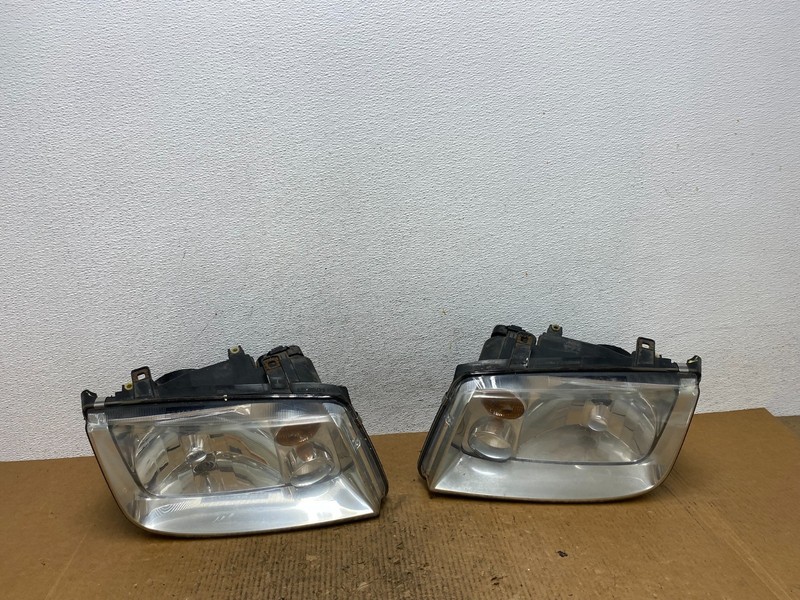 2002 to 2004 Volkswagen Jetta Left+Right Headlights AE2623 DW