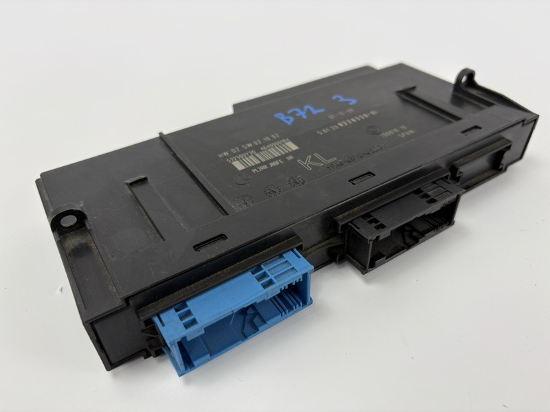 BMW OEM early 06-07 E90 E91 E92 E93 body control module bcm junction box
