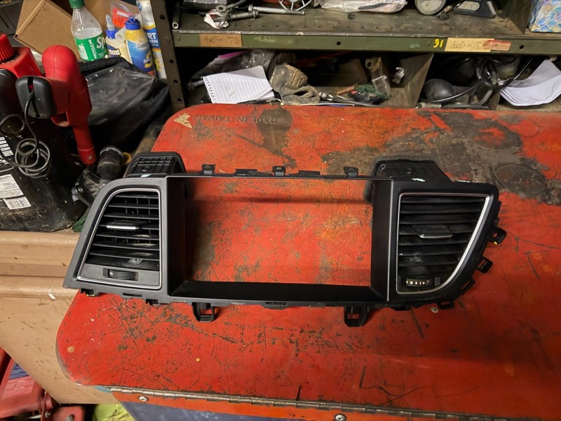 15-20 HYUNDAI GENESIS G80 OEM DISPLAY SCREEN RADIO & VENT BEZEL DASH TRIM