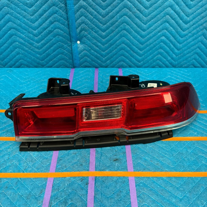 2014–2015 Chevrolet Camaro Rear Right Passenger Tail Light 112K OEM