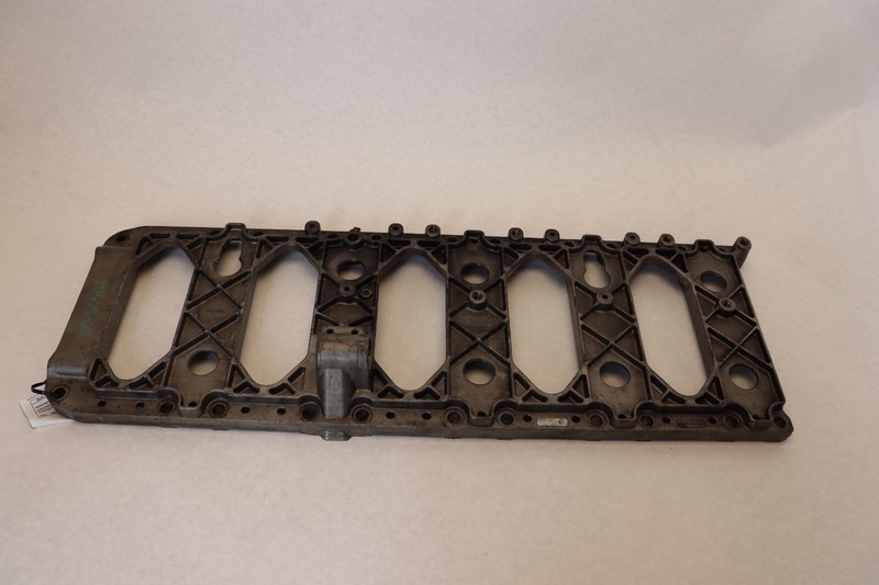 2013-2020 KENWORTH T680 PACCAR MX-13 ENGINE BLOCK STIFINER PLATE 2047424 OEM