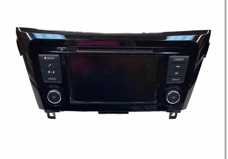 Nissan Rogue radio am fm 18 20 rscreen & receiver am-fm-cd assy OEM 2591A8FM0C