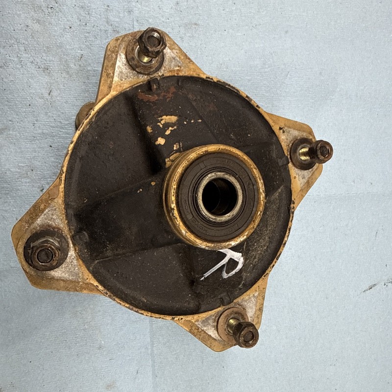 1989 YAMAHA MOTO 4 250 Front Right Wheel Hub And Brakes