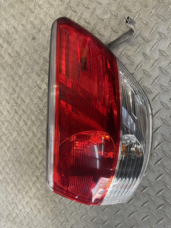 2013-2016 Nissan Pathfinder Passenger Tail Light Tail Lamp Oem Tested