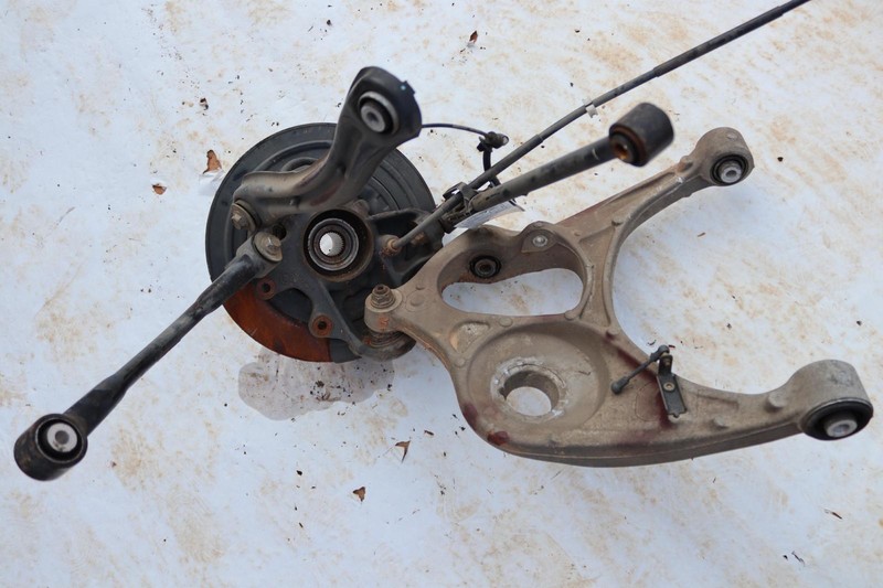 2016-2022 JEEP GRAND CHEROKEE REAR RIGHT SPINDLE KNUCKLE HUB W/ CONTROL ARMS OEM