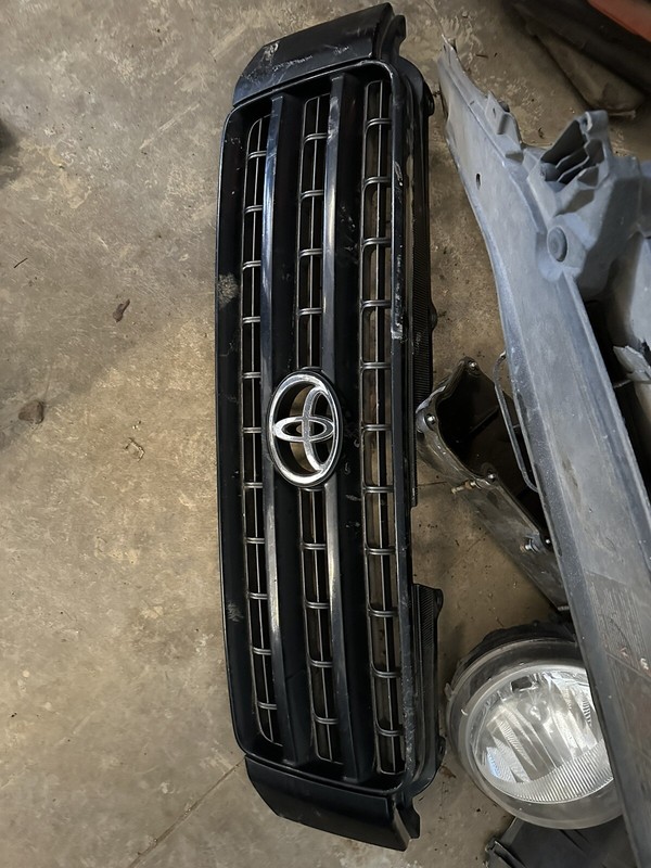 01-07 Toyota Highlander Black Oem GRILL ASSEMBLY - GRILLE