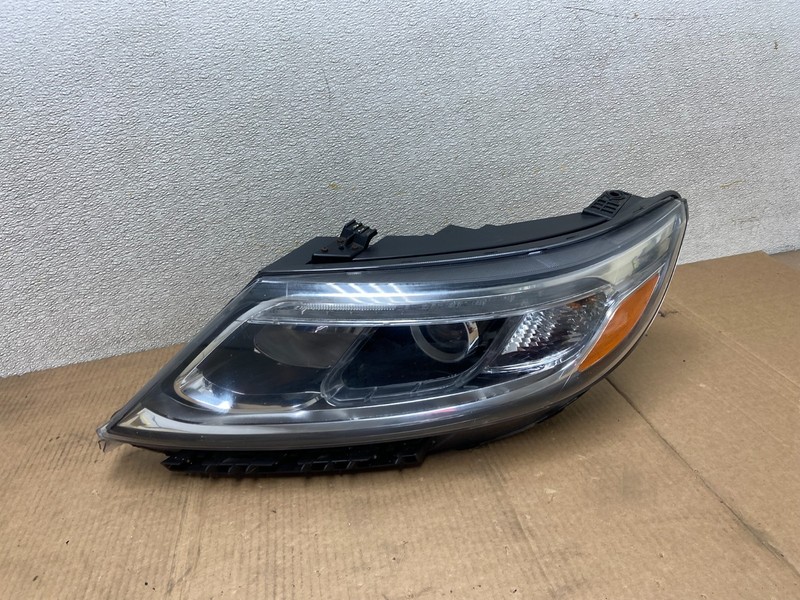2014 to 2015 Kia Sorento Left Driver LH Side Headlight Halogen Oem AA5377 DW