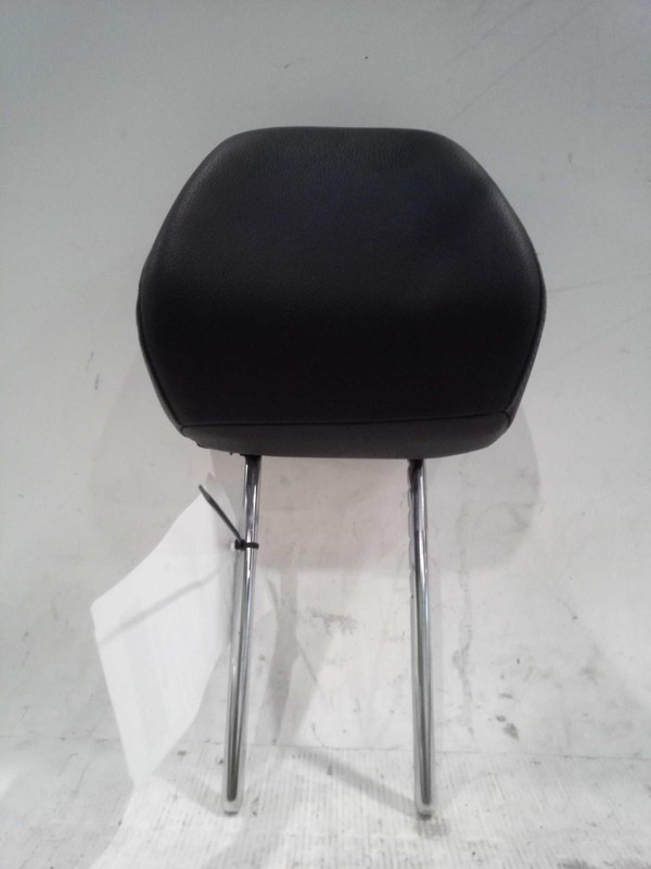 2016 Hyundai Veloster Left Red Headrest OEM Used NJ25-21143-517003