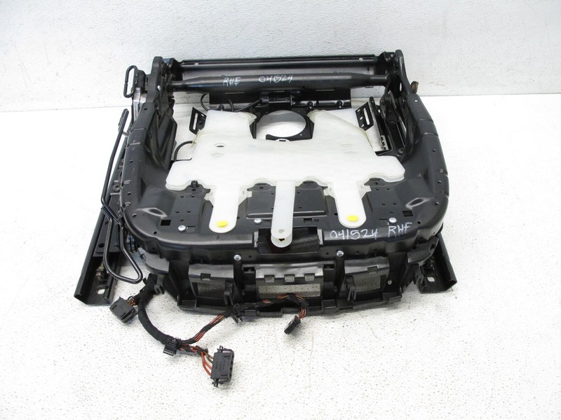 10-15 AUDI 4L Q7 SEAT LOWER TRACK RAIL BASE PASSENGER RIGHT OEM 041524