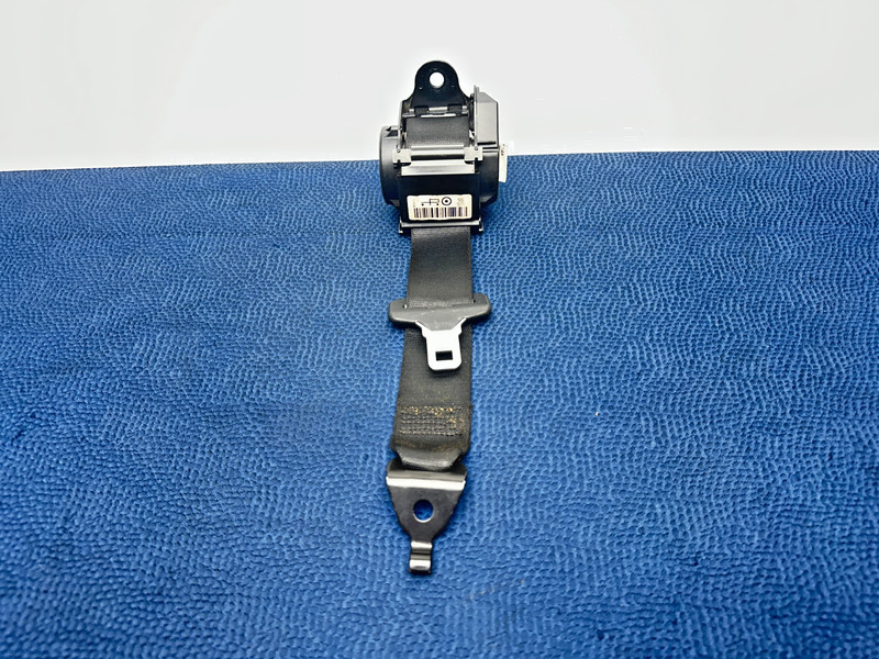 BMW 330E F30 Rear 2nd Second Row Center Middle Seat Belt Tensioner Retractor OEM
