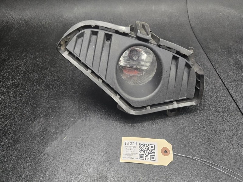 Front Right Fog Light 2021 Toyota RAV4 81210-02160 2019 2020 2022