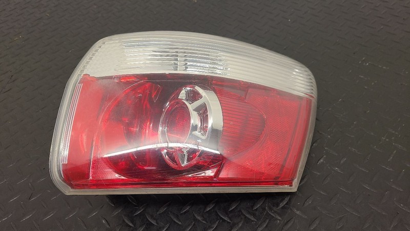 07-12 GMC Acadia Right Passenger Tail Light Quarter Panel Mounted OEM 20912756