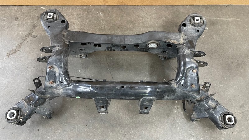 2009-2011 BMW 328I E90 REAR SUSPENSION SUBFRAME CRADLE CROSSMEMBER OEM LOT647
