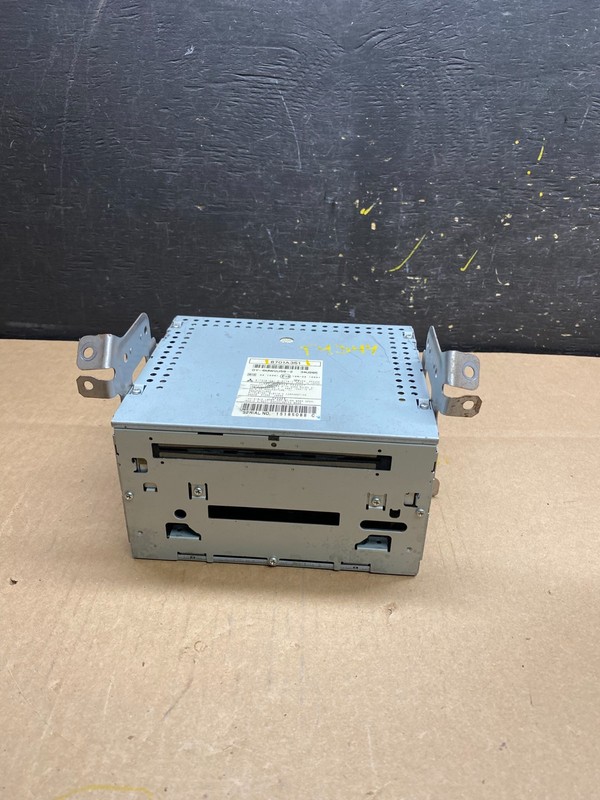 2011 2013 Mitsubishi Outlander AM/FM/CD/MP3 Radio Head Unit Receiver T4343 DG