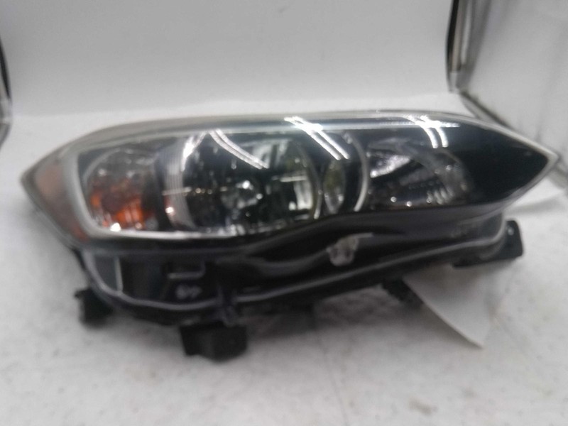 2017 Subaru Impreza Right Headlight Assembly Blue OEM 630333 Used 74K Miles
