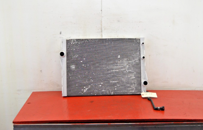 09-13 BMW E70 X5 3.0L DIESEL M57 ENGINE COOLING RADIATOR OEM