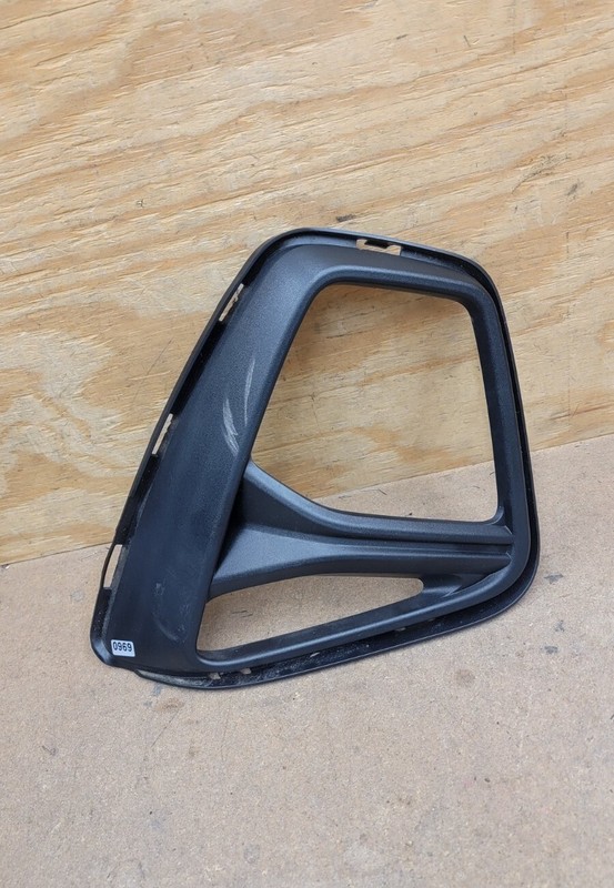 2019 2020 2021 2022 Chevrolet Blazer LT Front Right Fog Light Bezel 84538969 OEM