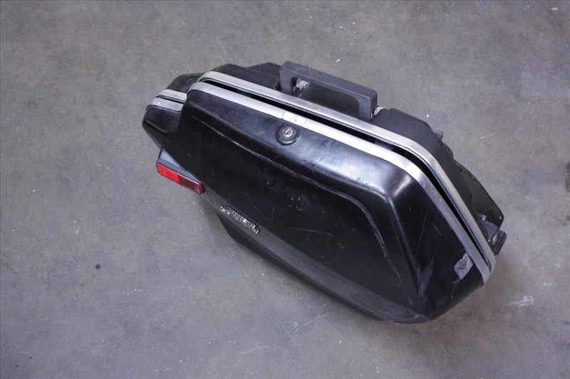 83 YAMAHA XVZ12 T VENTURE RIGHT REAR SADDLE BAG STORAGE CASE LOCKER XVZ 1200